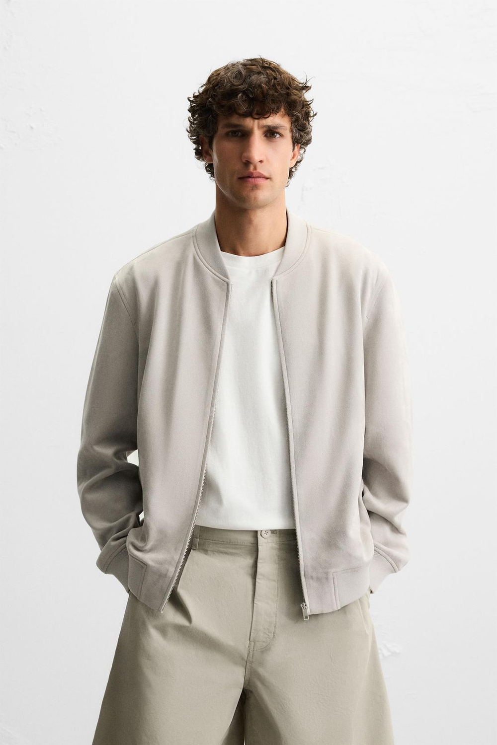 ZARA БОМБЕР ИЗ ИСКУССТВЕННОЙ ЗАМШИ, ЖЕМЧУЖНО-СЕРЫЙ