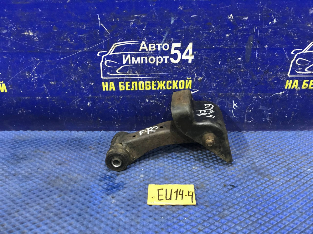 Рычаг передний правый NISSAN BLUEBIRD 1997