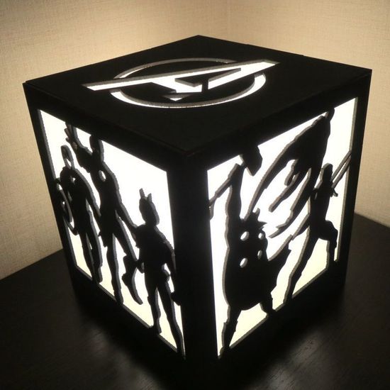 Оригинальный светильник из дерева Avengers