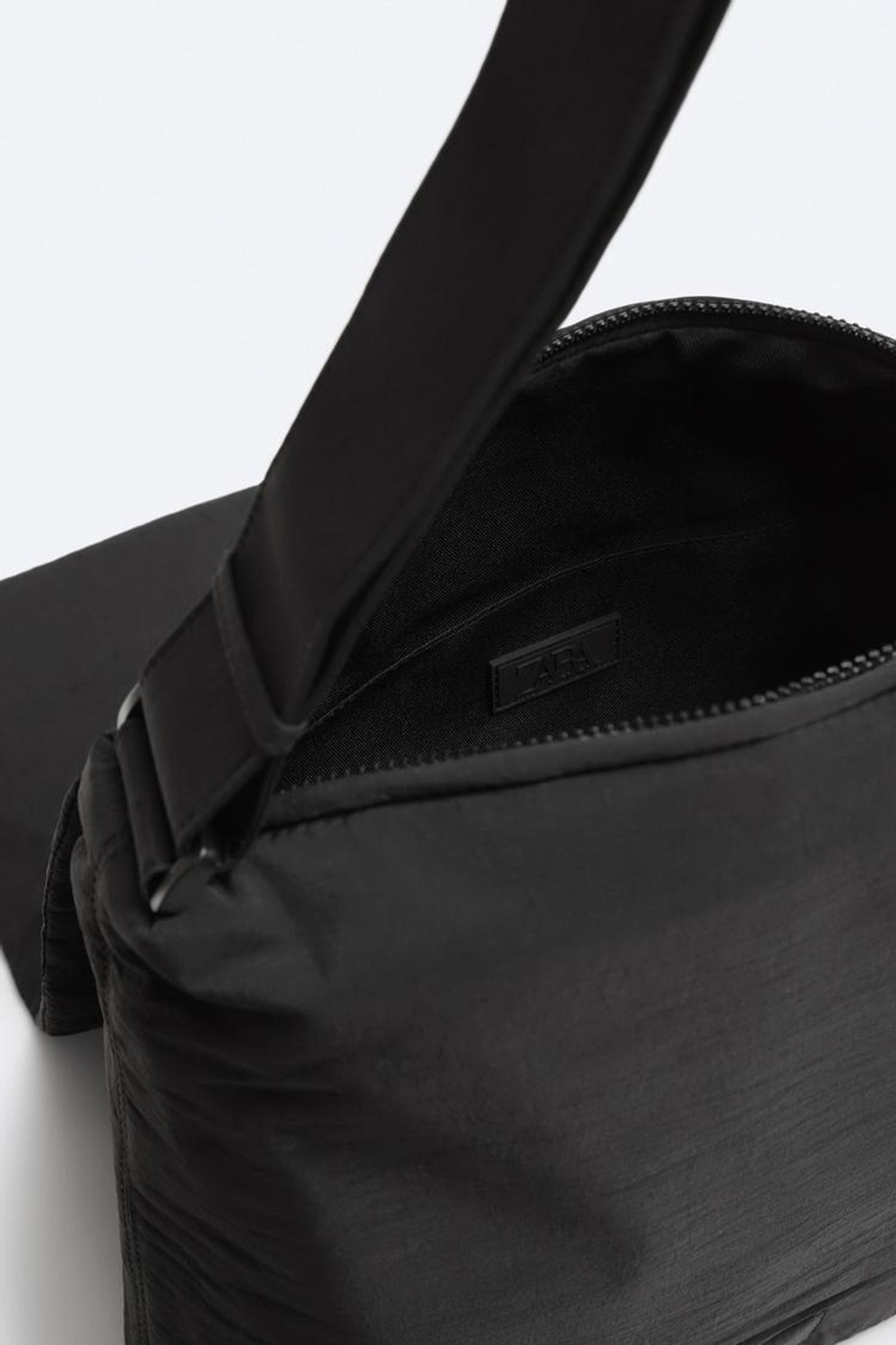 ZARA БОЛЬШАЯ СУМКА ИЗ НЕЙЛОНА С КЛАПАНОМ, ЧЕРНЫЙ