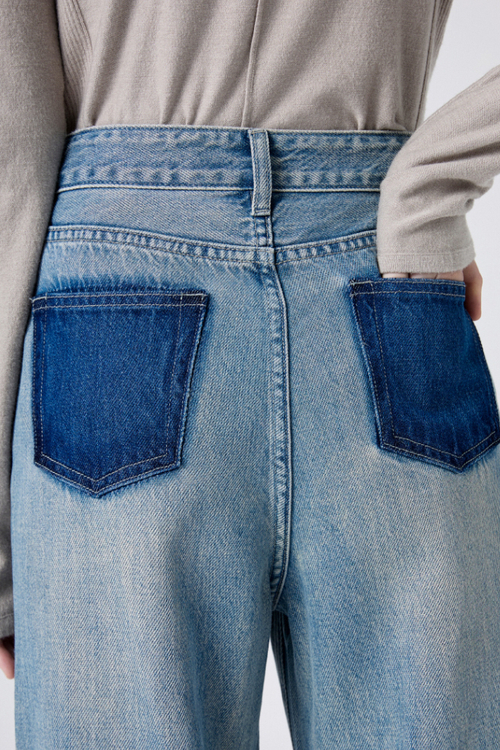 Широкие джинсы с контрастным карманом