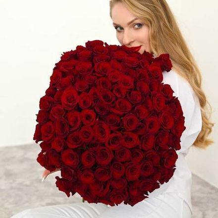 101 Роза красная Эквадор 60см.