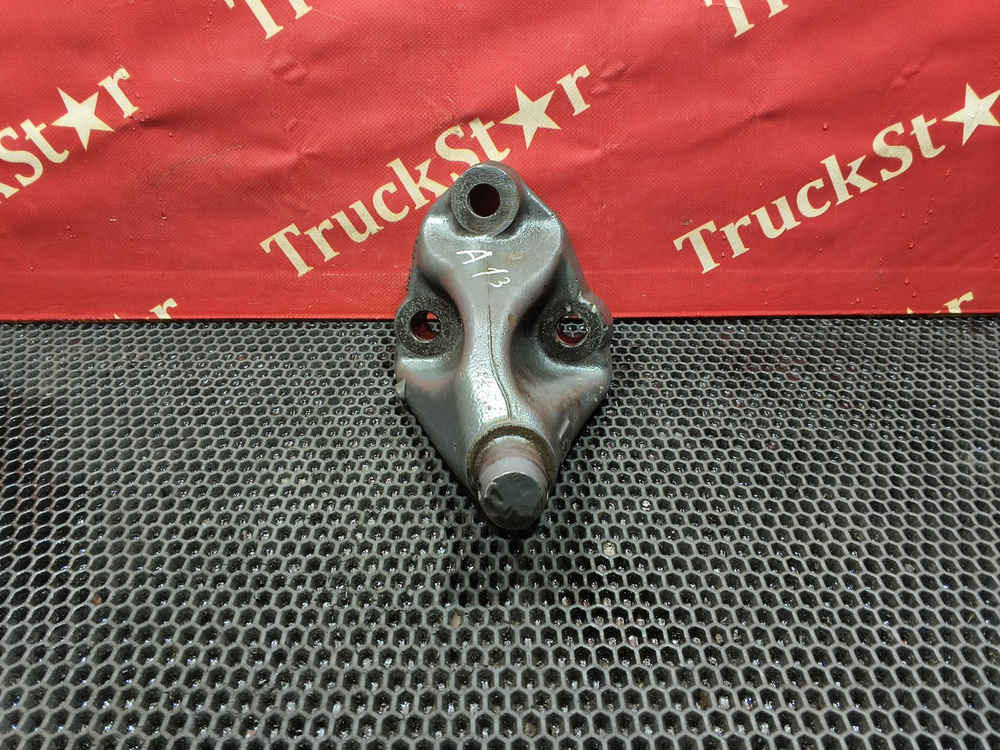 Кронштейн цилиндра подъёма кабины