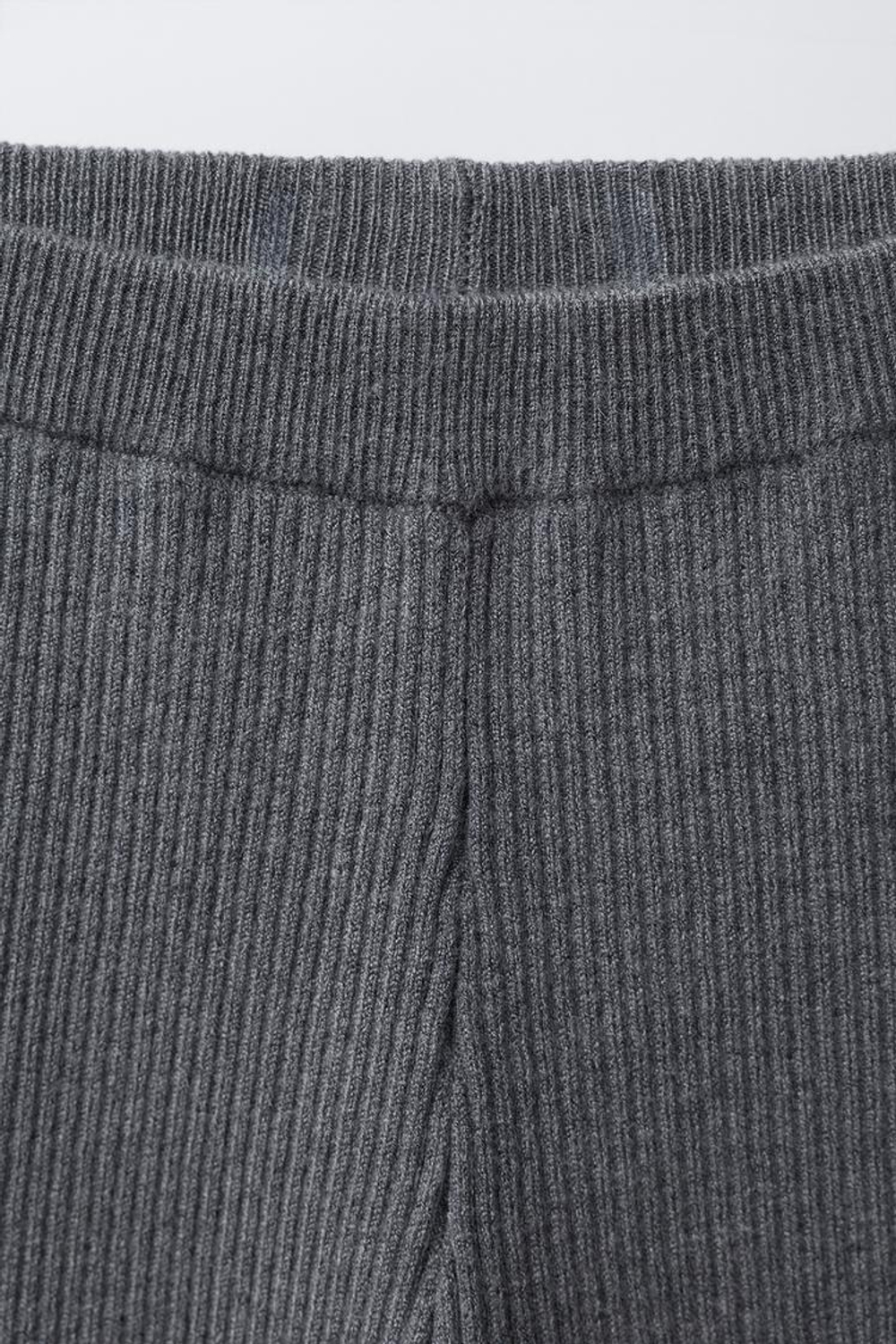 ZARA ТРИКОТАЖНЫЕ БРЮКИ С ВОЛАНАМИ, СЕРЫЙ МЕЛАНЖ