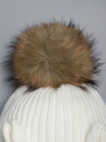 Шапка зимняя с помпоном и ушками для девочки