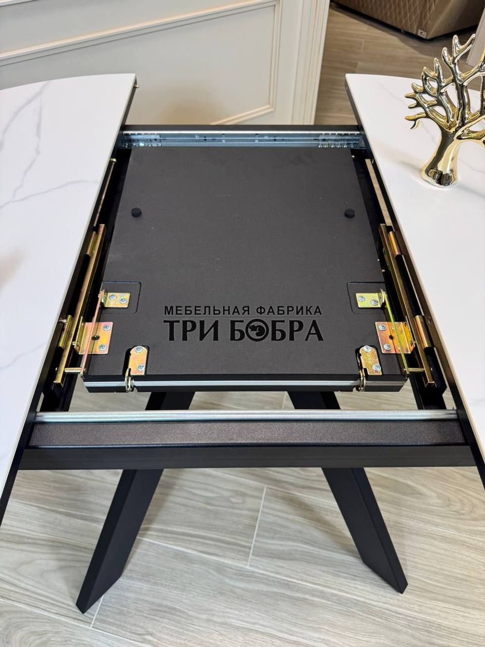 Круглый стол "Бонжур", керамогранит, белый мрамор