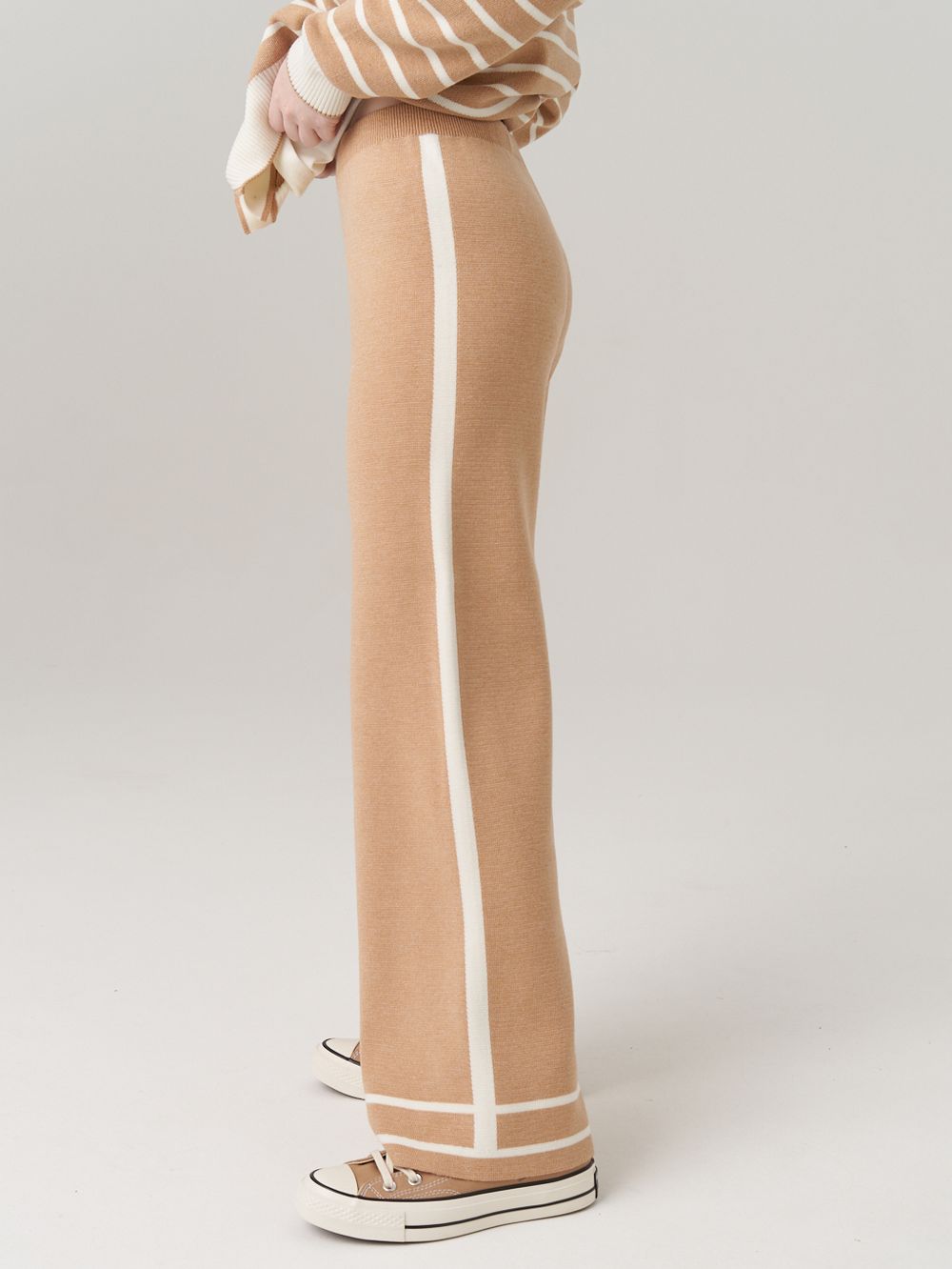 АТ570-1 Брюки для девочки сахара