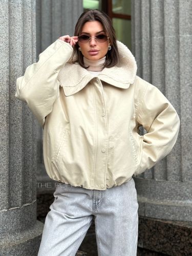 Утепленная женская куртка бежевого цвета