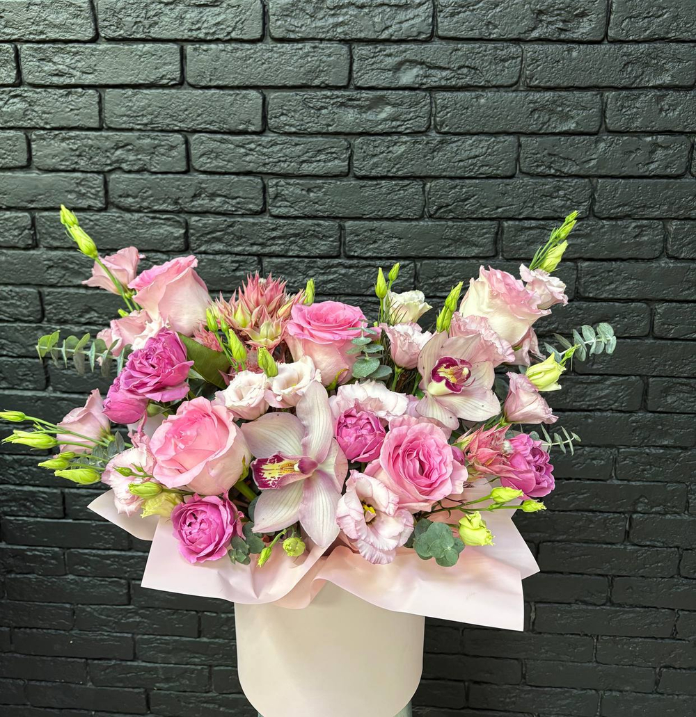 "Императрица" шляпная коробка с цветами.