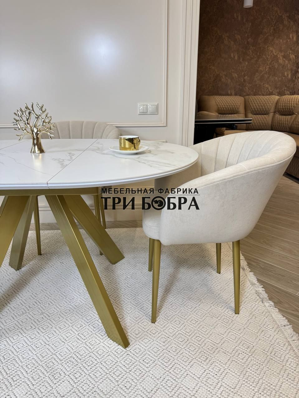 Круглый раздвижной стол "Бонжур", керамогранит, белый мрамор и стулья "Версаль"