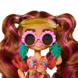 Barbie Extra Minis - Маленькая модная кукла в пляжной одежде HPB18 / артикул   HGP62 HPB18  / GTIN 194735154166