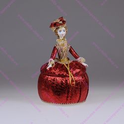 Кукла-шкатулка Барышня в парчовом платье