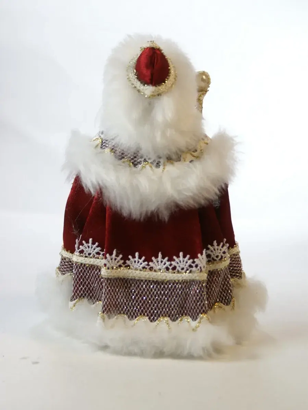 Кукла коллекционная Дед Мороз в кружевной шубе
