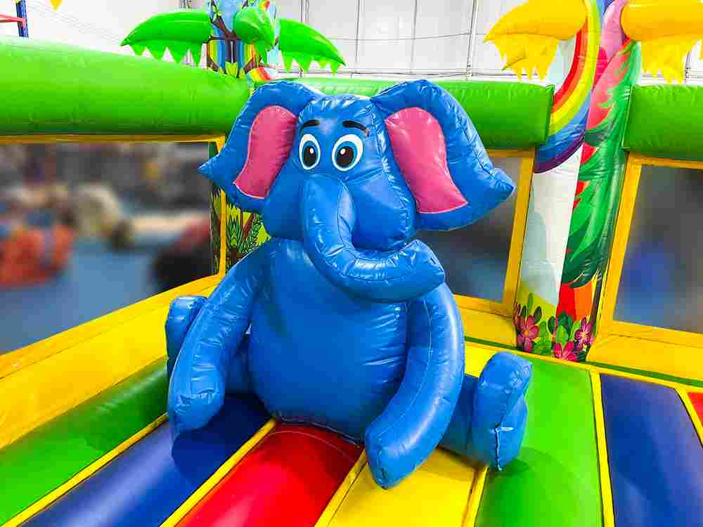 Коммерческий надувной батут «Зверята на радуге», без горки, 7*5*2,8 м