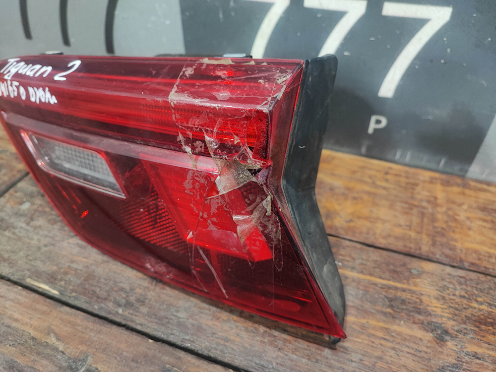 Фонарь задний правый Volkswagen Tiguan 2 16-20 Б/У Оригинал 5NA945094F