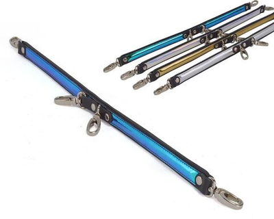 Черная распорка с синей вставкой и 4 карабинами (Цвет: черный с синим)