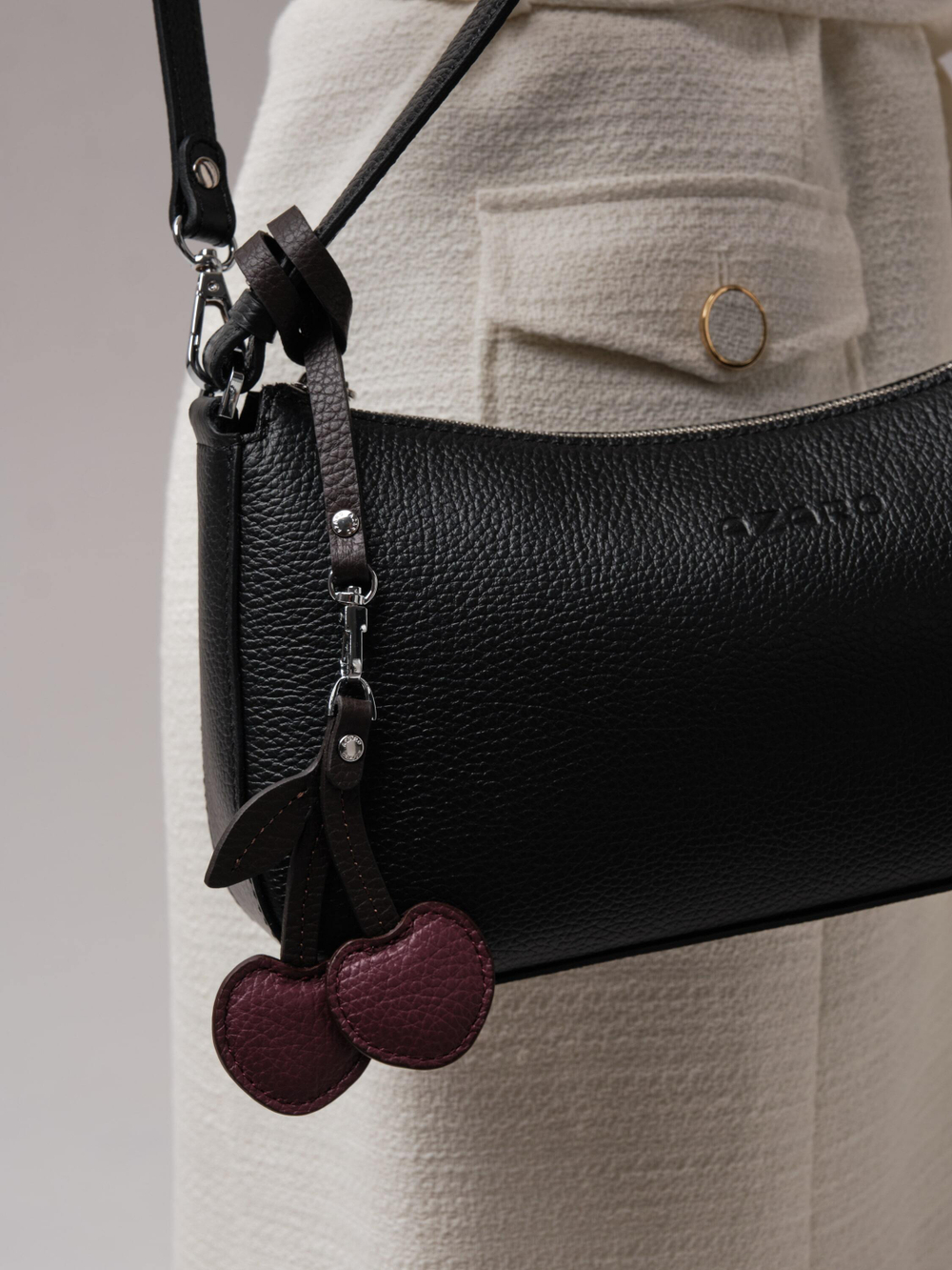 Кожаная сумка багет кросс-боди черный