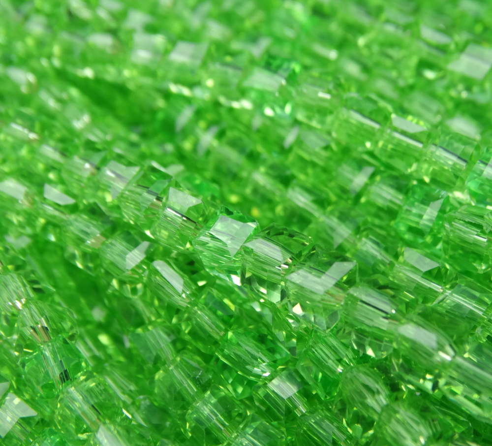 БВ020НН4 Хрустальные бусины квадратные, цвет: светло-зеленый, размер 4 мм, кол-во: 44-45 шт.