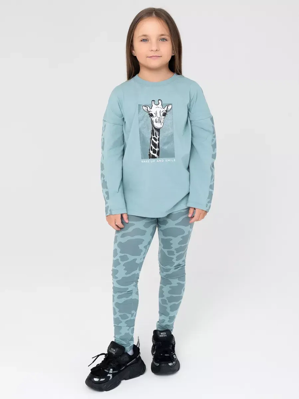 Зеленый костюм для девочки на весну с леггинсами