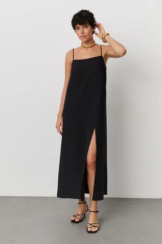 Сарафан прямого кроя с разрезом из вискозы черного цвета