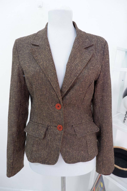 Пиджак приталенный коричневый 46 размер