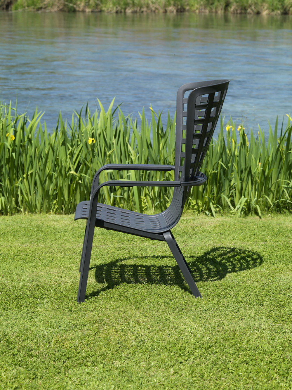 Лаунж-кресло пластиковое с подушкой Nardi Folio, антрацит, серый