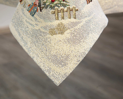 Скатерть 140х280см Mix&Match Home Дед Мороз в волшебном лесу бежевая