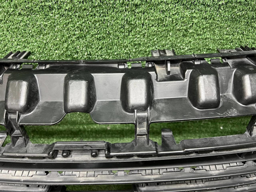 Решетка переднего бампера Porsche Cayenne 3 17-23
