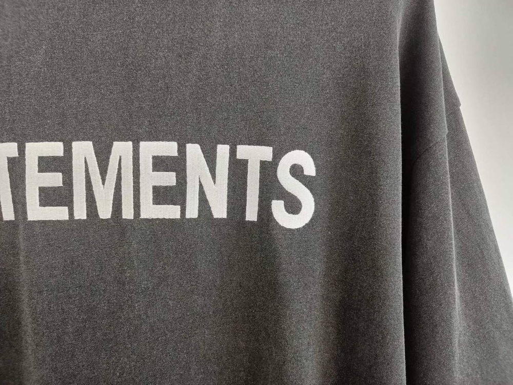 Футболка Vetements