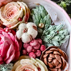 Новогодний зефир круглый «Пион и Розы» / 21 см Новогодний зефир круглый «Пион и Розы» / 21 см