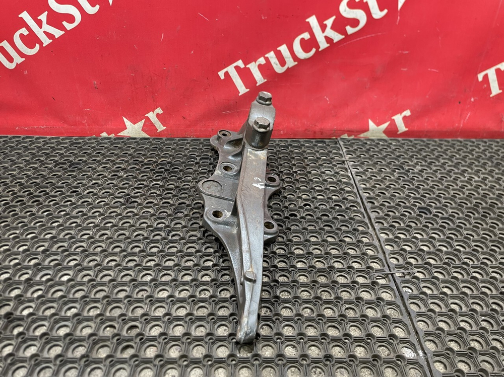 Кронштейн пневморессоры левый