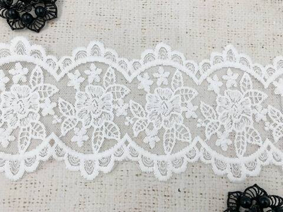 Вышивка на сетке, ш. 10,5 см, молочный