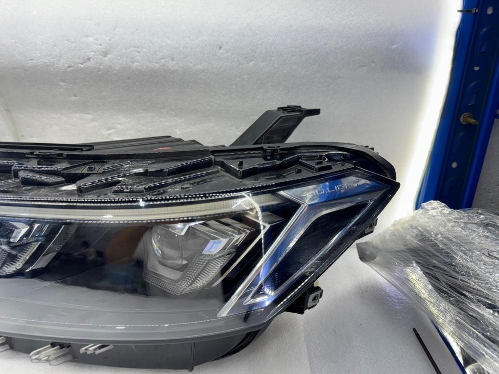 Оригинальная светодиодная LED фара Volkswagen Viloran
