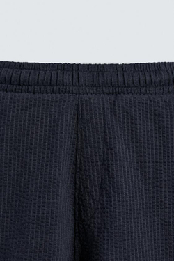 ZARA ШОРТЫ ИЗ ЖАТОЙ ТКАНИ СТРУКТУРЫ СИРСАКЕР, СИНИЙ