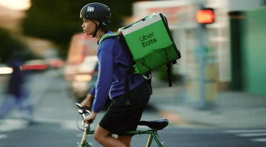 Uber Eats меняет концепцию общения курьеров с клиентом