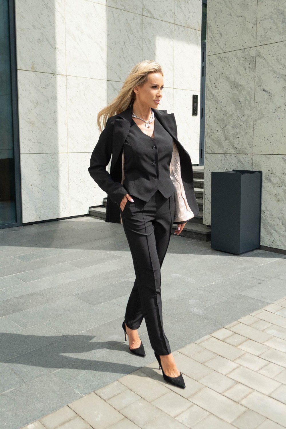 Пиджак черный из вискозы