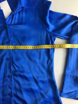 Блузка красивого цвета, визуально на 44 размер