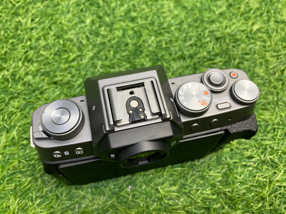 FujiFilm X-T200
