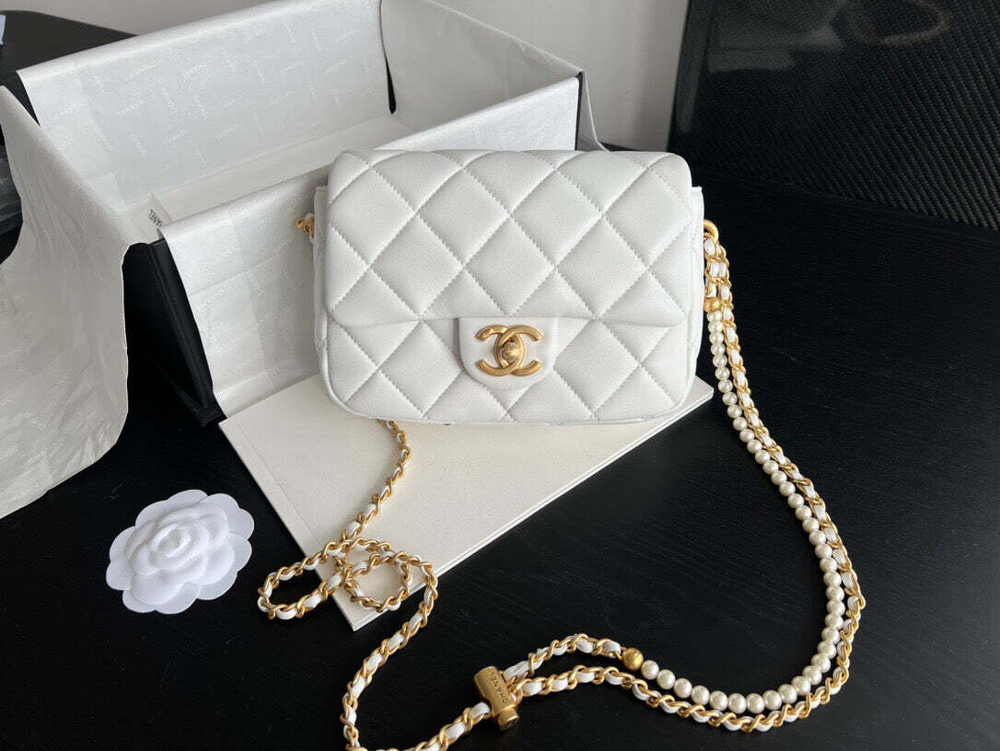 Chanel Flap 18 cm