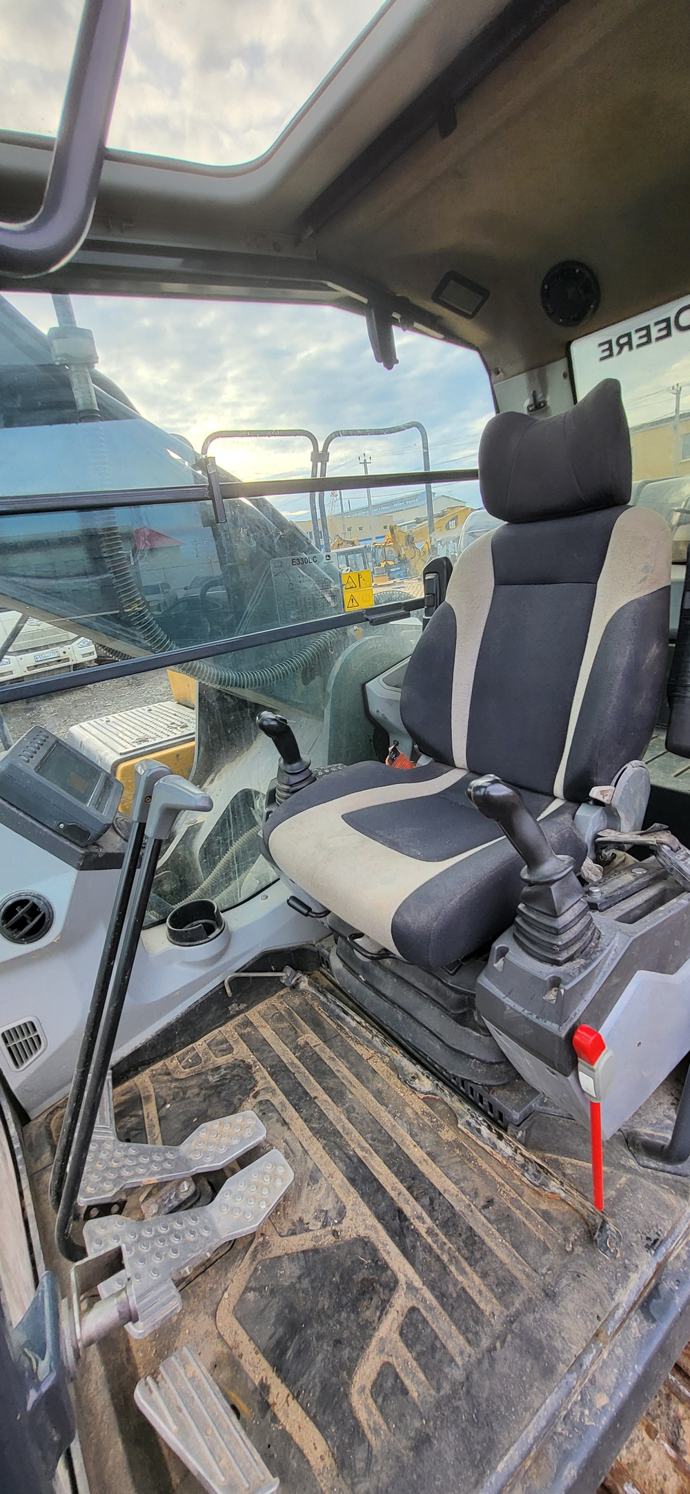 John Deere E330 Экскаватор E330LC (Дизельный, 9,0 л, 277 л.с., МТ)