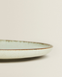 ZARA HOME ФАРФОРОВАЯ ОБЕДЕННАЯ ТАРЕЛКА С ОБОДКОМ ПОД СТАРИНУ, ЗЕЛЕНЫЙ