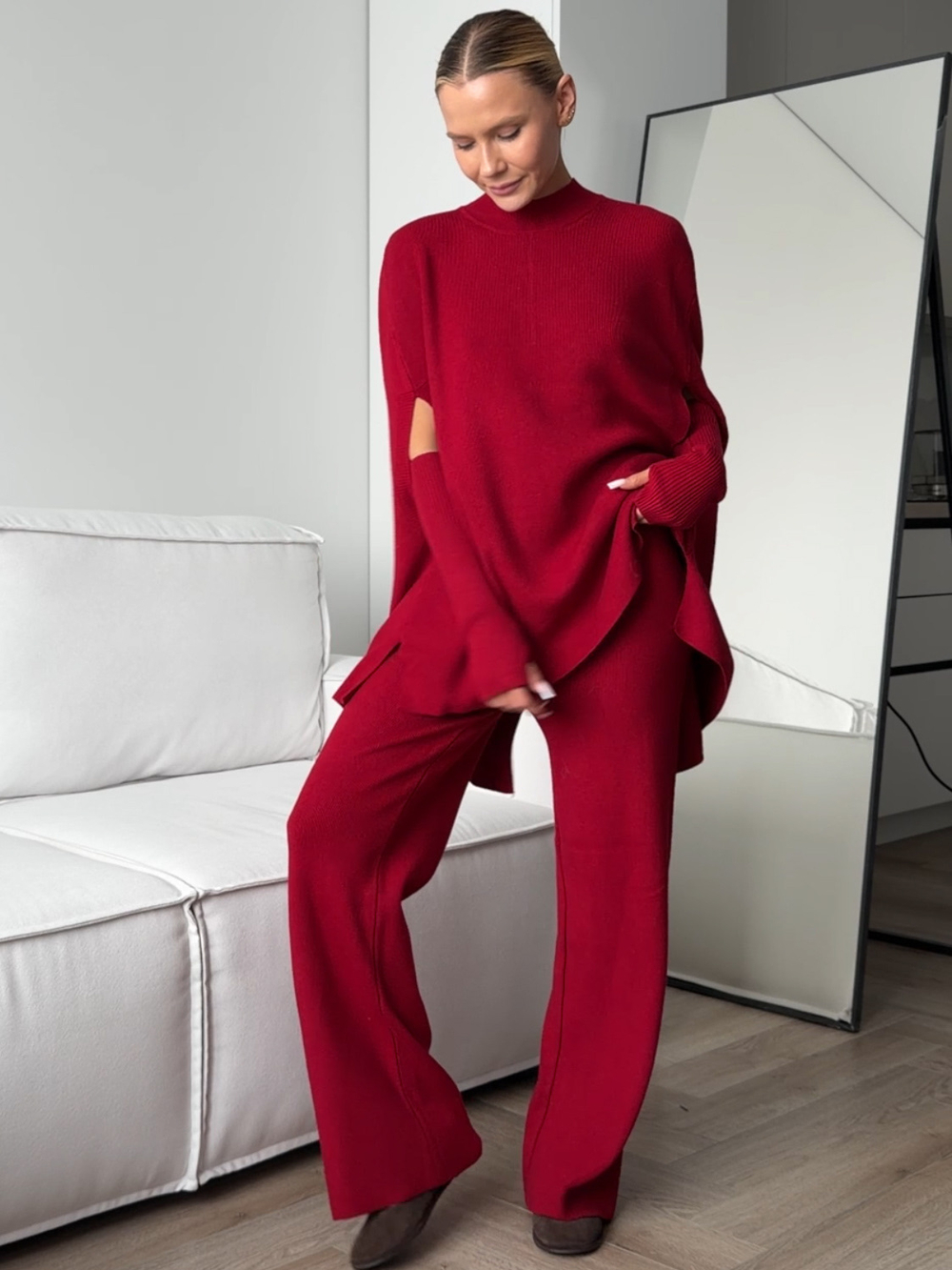 Комплект вязаный, брюки и пончо с нарукавниками