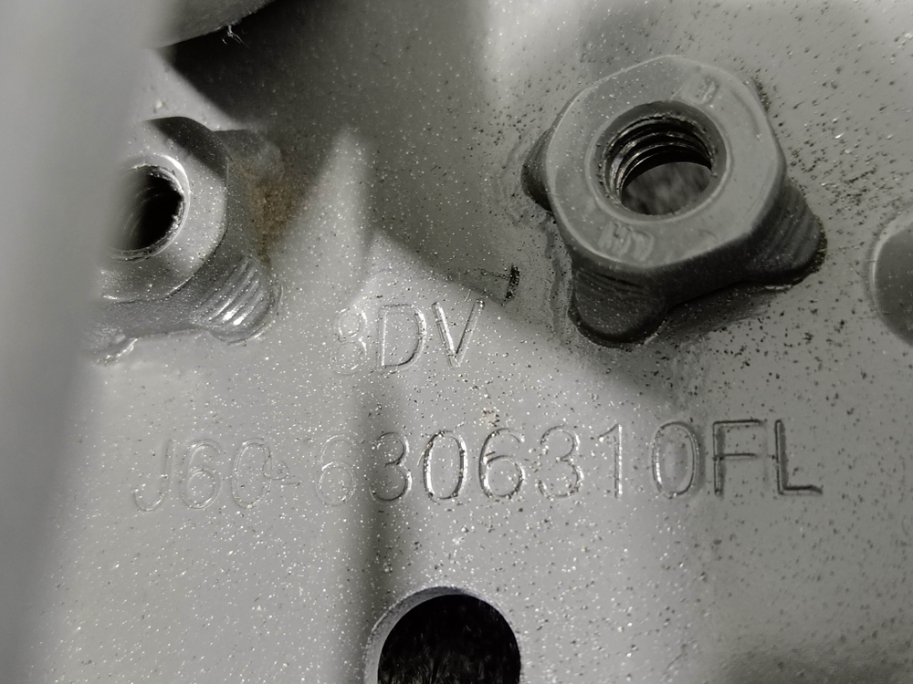 Петля крышки багажника левая Omoda S5 22-нв Б/У Оригинал J606306310FLDY