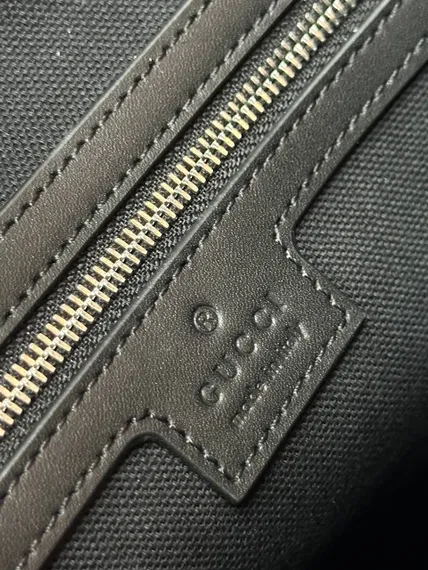 Сумка через плечо GUCCI GG Supreme