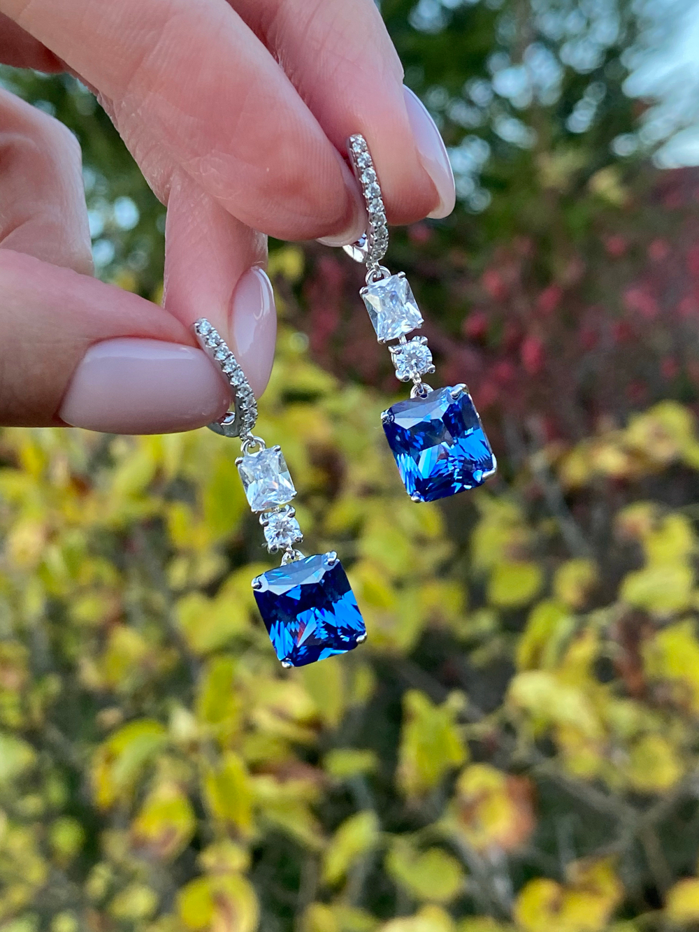 Серьги с синим фианитом