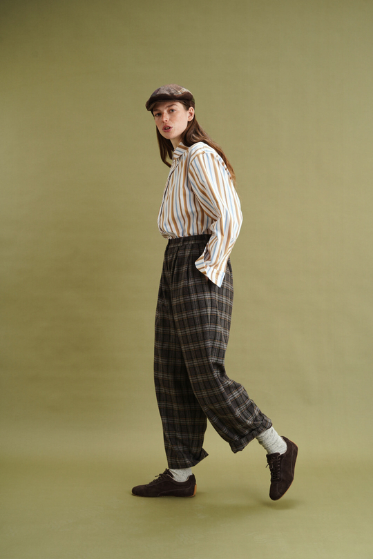 Брюки-бананы, коричневая клетка