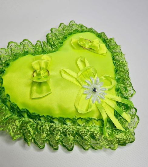 Подушечка для колец в виде сердца