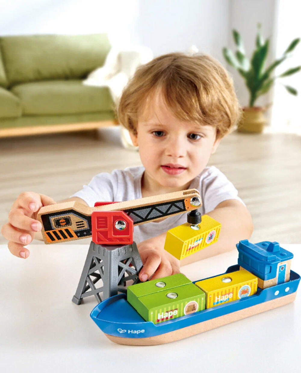 Детский игровой набор "У моря". Грузовой корабль и подъемный кран