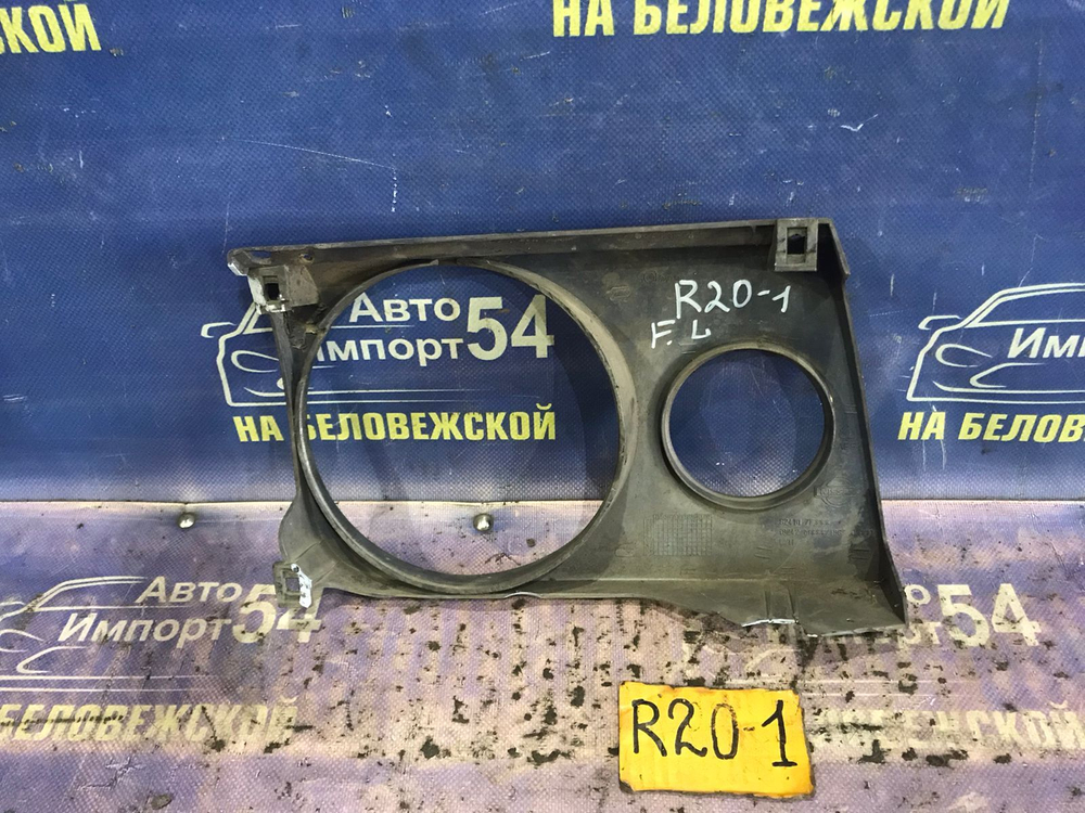Рамка фары NISSAN MISTRAL 1997