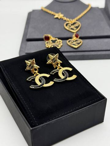 Серьги CHANEL
